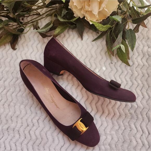 SALVATORE FERRAGAMO RARE Suede Leather Vara Bow Low Heel 8.5AA - Picture 2 of 7